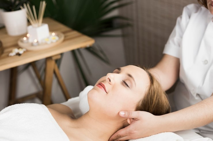 woman-receiving-massage-spa-cent