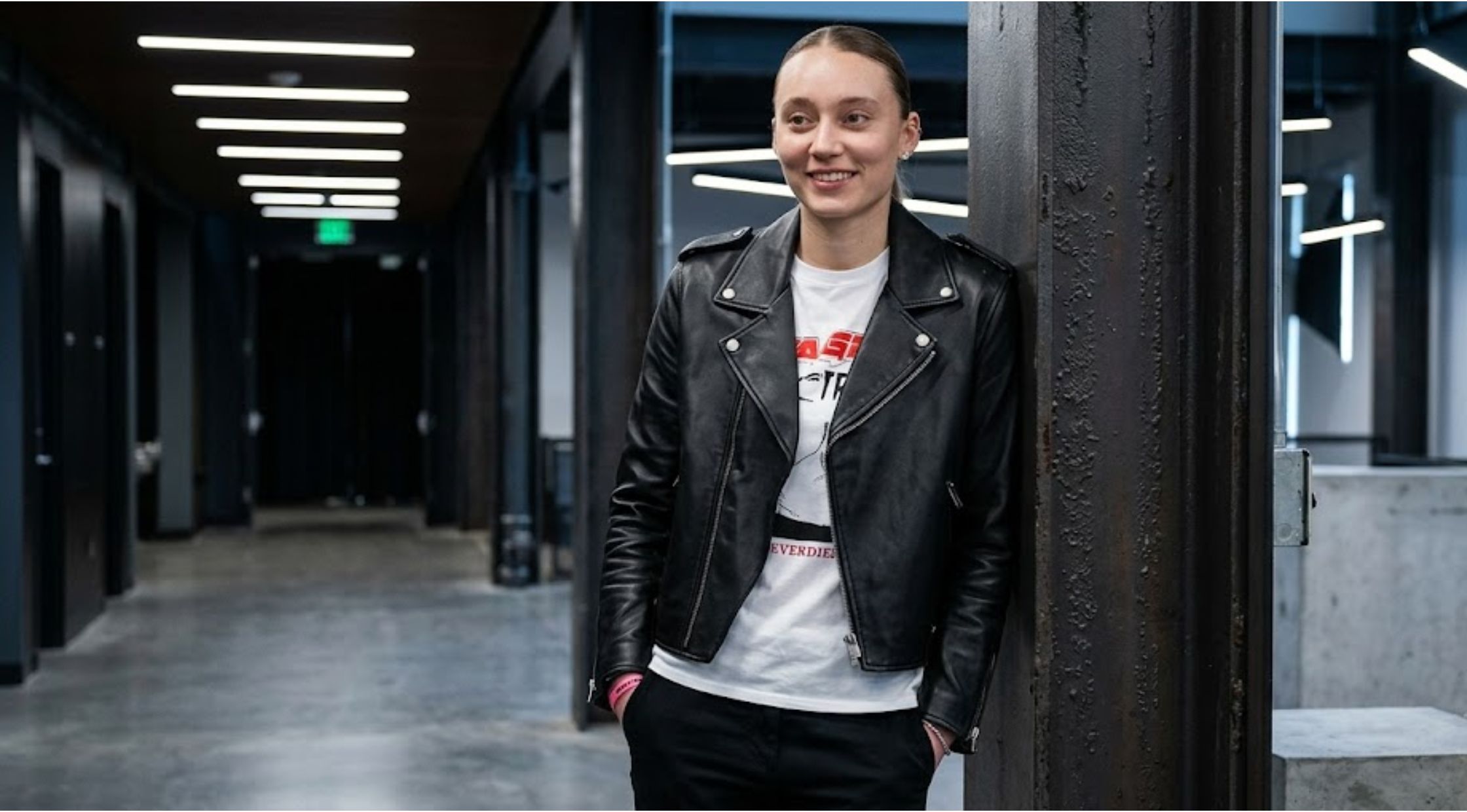 How to Elevate Your Streetwear Style with the Paige Bueckers Dallas Wings v Seattle Storm Leather Jacket (1)